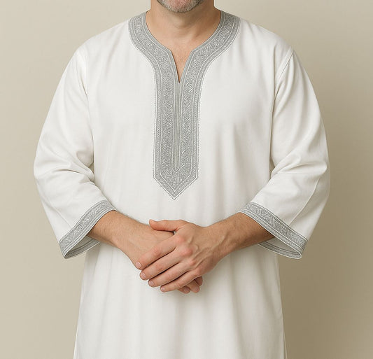 Moroccan Elegance Thobe – Silver Embroidered